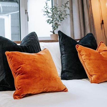 The Lighthouse, Boutique Apartment In The Town Centre - Starlink Wi-Fi Тависток Екстериор снимка