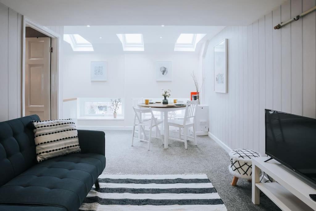 The Lighthouse, Boutique Apartment In The Town Centre - Starlink Wi-Fi Тависток Екстериор снимка